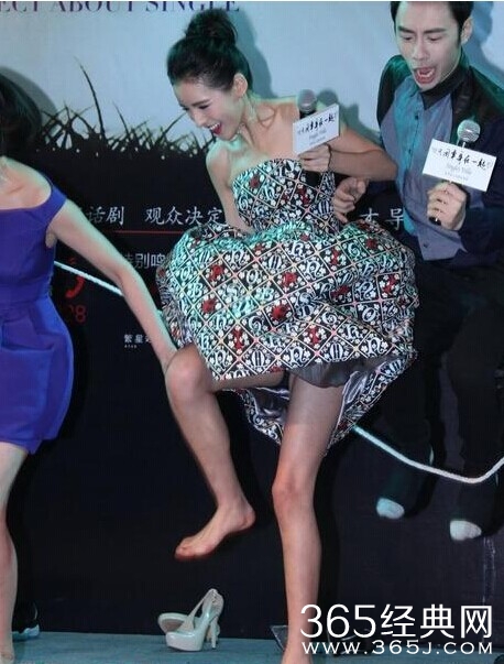 王思聪女友张予曦现场跳绳 秀美背