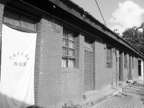 政府大楼因寒碜走红