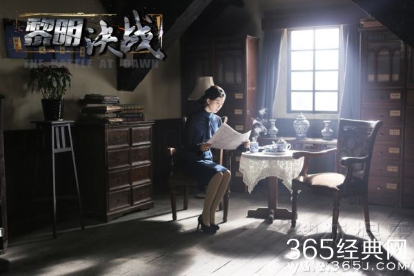 刘诗诗对窗读报