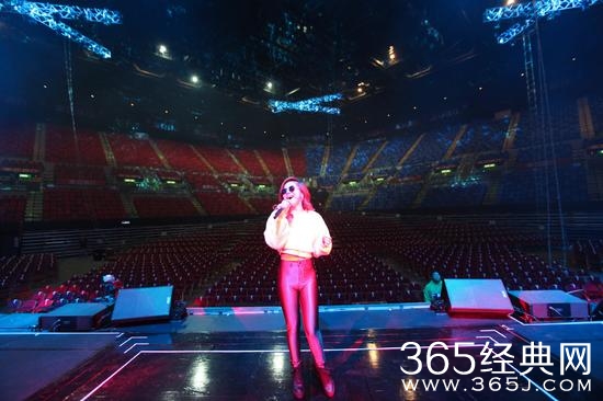 邓紫棋演唱会排练中