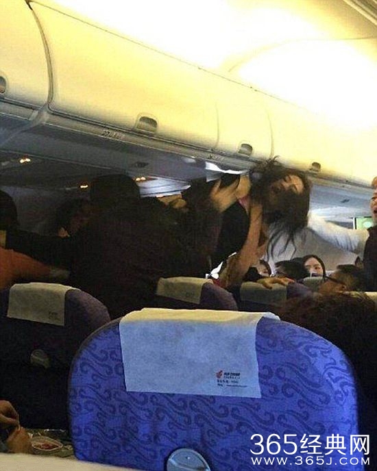 国外游客殴打插队中国游客