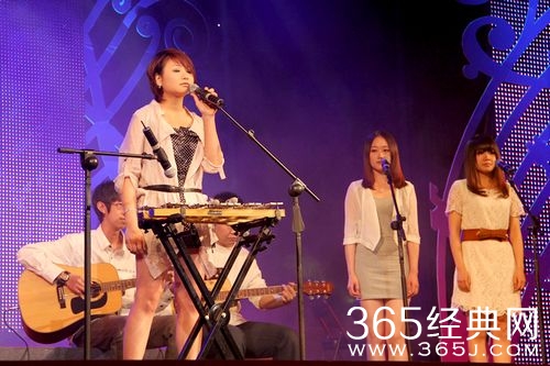 《何以笙箫默》插曲《The Road Not Taken》在线试听