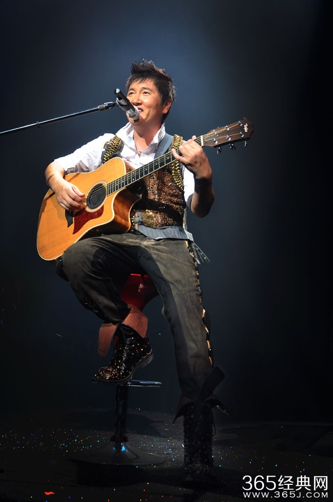 孙楠《至少还有你》live版mv试听