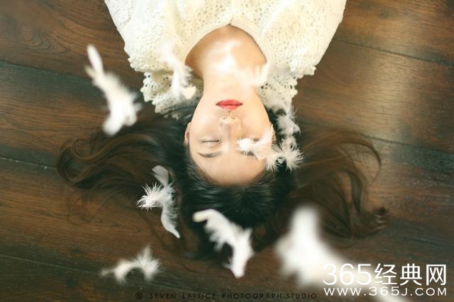 你不曾给我一次回眸，我却始终在对你微笑