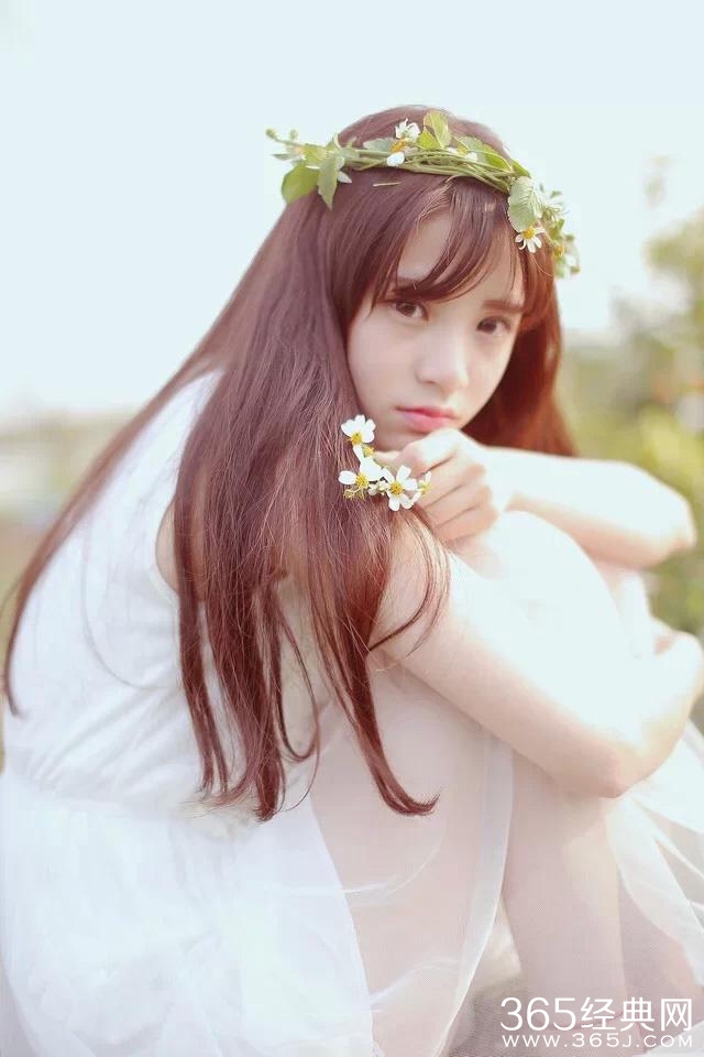 你不曾给我一次回眸，我却始终在对你微笑