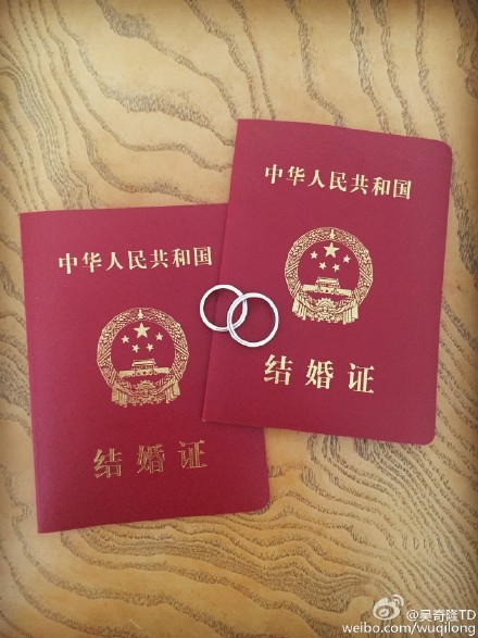 吴奇隆结婚证曝光晒婚戒晒幸福