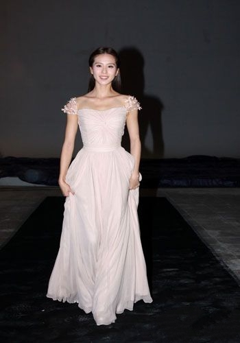 吴奇隆结婚证曝光晒婚戒晒幸福