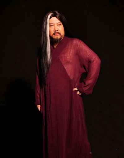 郭德纲“地中海”造型惊呆众人/大金链子大手表