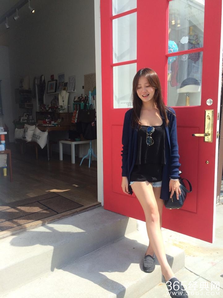 台艺音乐系校花陈思绮怒呛网友:老娘至少32C _陈思绮个人资料_陈思绮生活照曝光 台艺音乐系校花陈思绮怒呛网友:老娘至少32C _陈思绮个人资料_陈思绮生活照曝光