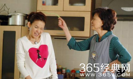 中国婆婆抱怨自己儿媳不孝，英国老太太的话让她沉默了..........