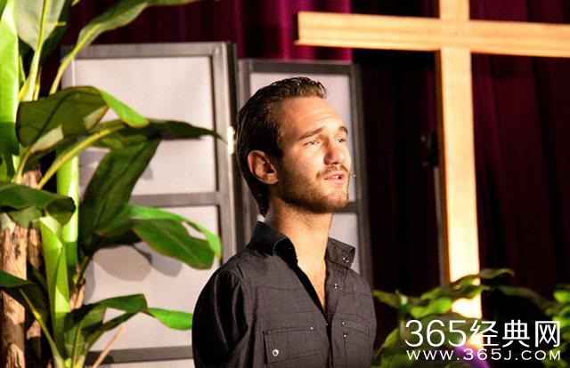 爱情语录：我们从来没有自己以为的那么深情