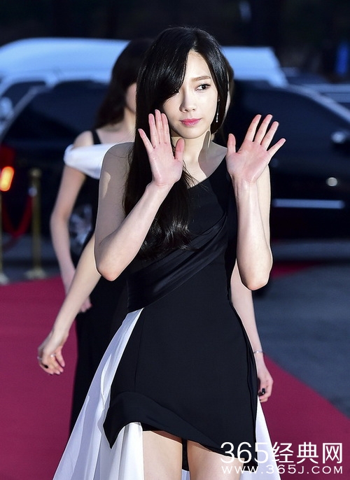 少女时代泰妍发生舞台坠落事故 公司证实并无大碍