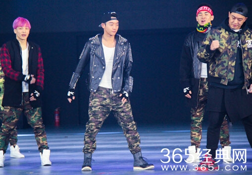 《奔跑吧兄弟》20150123期视频在线观看 郑恺变身艺能小王子尬舞