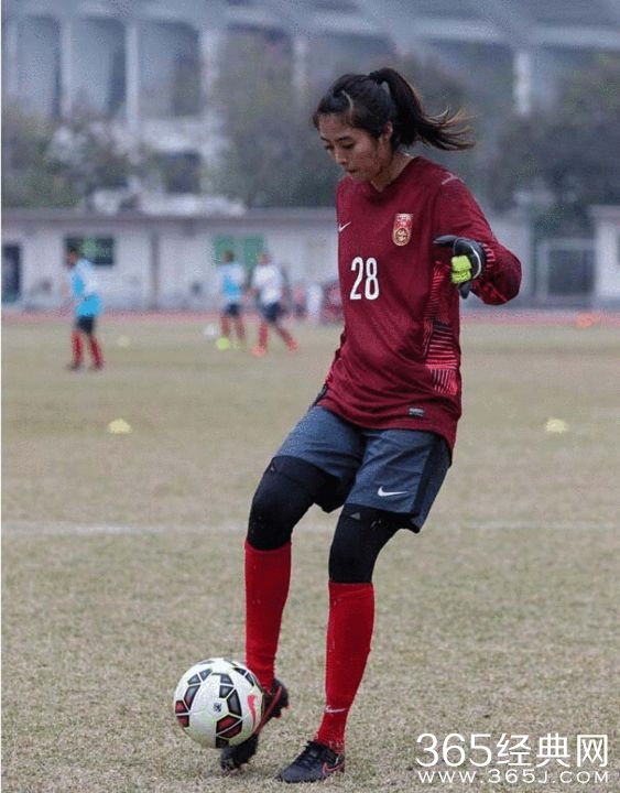中国女足门将1.87米长相清秀 网友:不当模特可惜