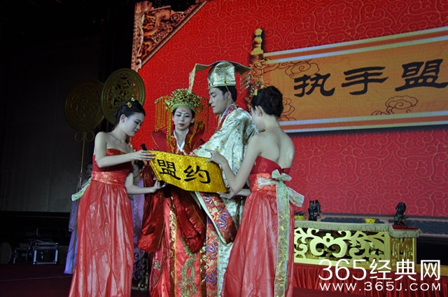 新版 “武媚娘” 剧催生霸气婚礼