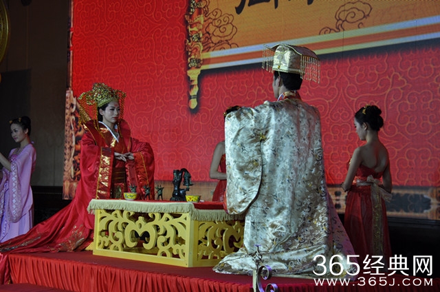 新版 “武媚娘” 剧催生霸气婚礼