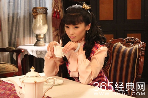 牛素云(李曼饰)