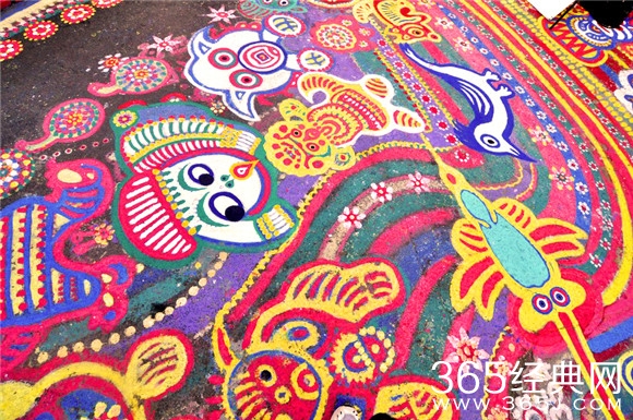 爱段子感动！92岁台湾老人用画笔挽救了整个村庄！