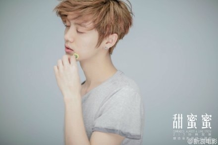 鹿晗素颜出演《甜蜜蜜》MV致敬经典_《甜蜜蜜》重逢版预告片_365经典网