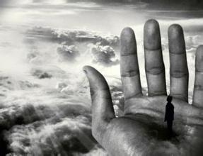 命运有一半在你手里，只有另一半才在上帝的手里！