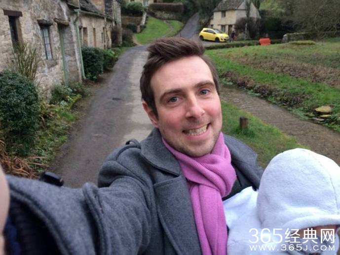 最美的小镇里的爷爷买了辆车 竟引起世界各地人民的震怒