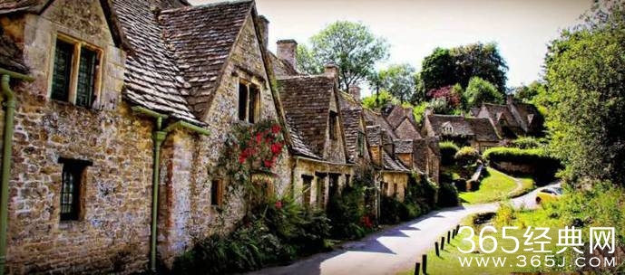 最美的小镇里的爷爷买了辆车 竟引起世界各地人民的震怒