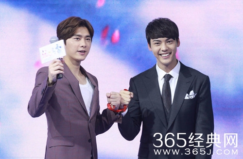 活色生香发布会:三大男神大玩“壁咚”图片