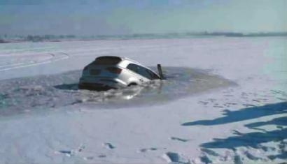 【事件】长春百万豪车坠入冰窟_车内3人逃生_365经典网