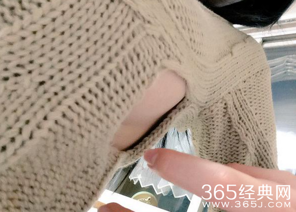 日本怪异时尚侧露装获2014毛衣金酸莓奖