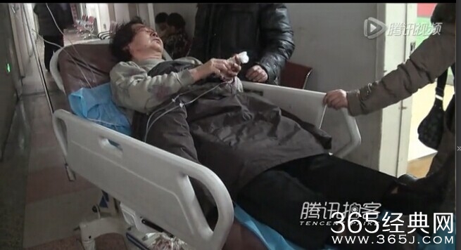 沈阳妇女因口角骑在六旬老太身上暴打老太 大喊我眼睛三万多，你这条命都赔不起