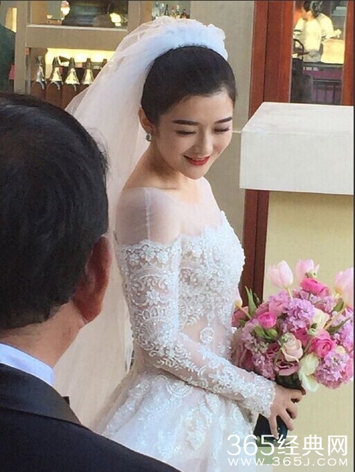 王栎鑫婚礼婚礼现场图曝光 妻子吴雅婷撞脸大S