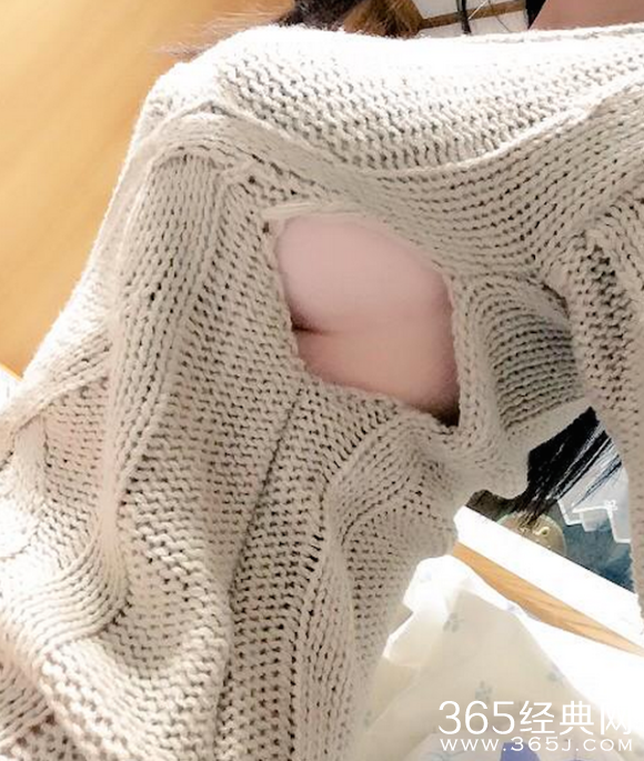 日本怪异时尚侧露装获2014毛衣金酸莓奖