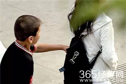 一组冒死偷拍的图片,警惕！