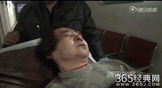 沈阳妇女因口角骑在六旬老太身上暴打老太 大喊我眼睛三万多，你这条命都赔不起