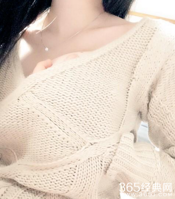 日本怪异时尚侧露装获2014毛衣金酸莓奖