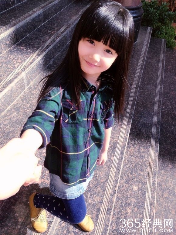 《活色生香》萌娃小时候的安若欢的扮演者是谁 小若欢扮演者资料