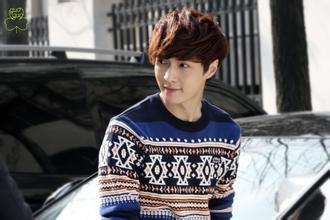 EXO LAY代班主持《快乐大本营》