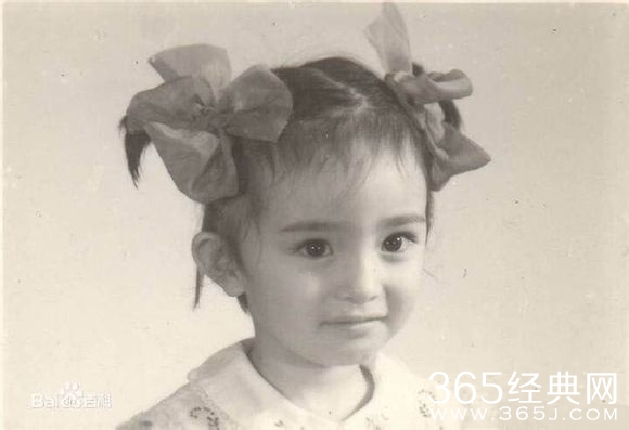荧屏大小花旦儿时照片大放送  明星儿时照片有人逆袭有人残
