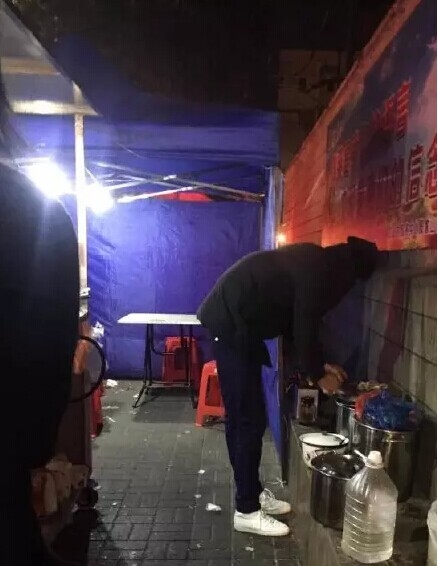 炒年糕欧巴走红_楼下炒年糕的小伙帅得就跟韩剧走出欧巴_365经典网