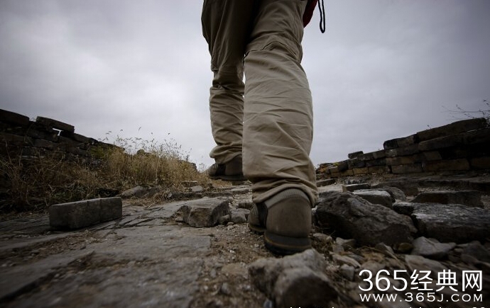 只专注于脚下的路