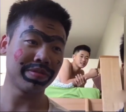 “上铺小哥”爆红