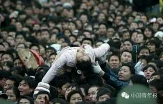 泪奔！在回家路上那些感动的瞬间