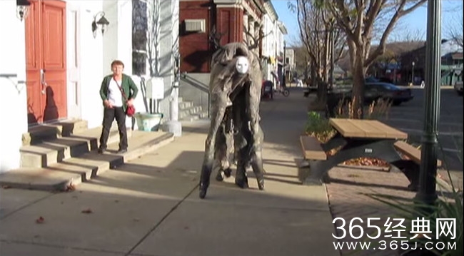 [v]深夜里这么个东西走在大街上你怕不怕？