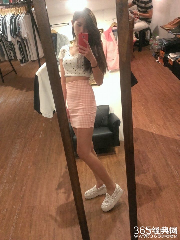 乐队主唱居然是九头身美女 宅男还在等什么赶紧守护妹子