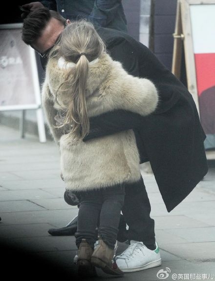 小贝陪小七上街 ~~ 自己拿着相机在后面一路跟拍