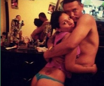 拍照的时候注意一下镜头好吗