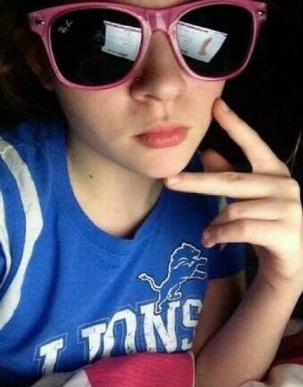 拍照的时候注意一下镜头好吗