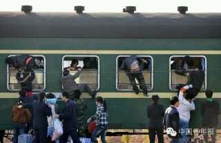 泪奔！在回家路上那些感动的瞬间