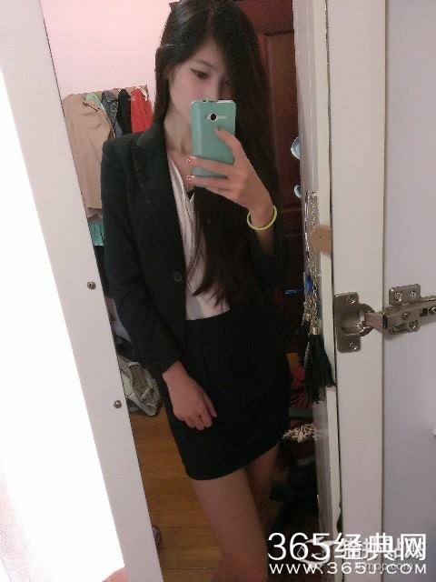 乐队主唱居然是九头身美女 宅男还在等什么赶紧守护妹子