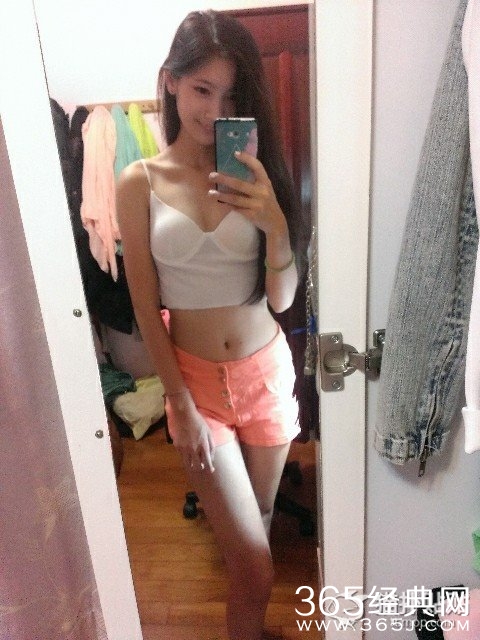 乐队主唱居然是九头身美女 宅男还在等什么赶紧守护妹子